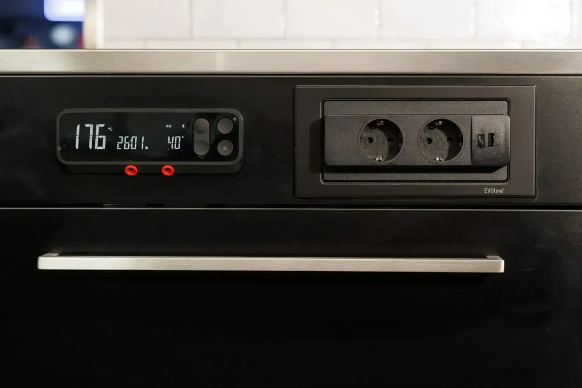 Вулична барбекю кухня (острів) для гриля Genesis EPX-335 Weber BBQ Kitchen Gas 231 з двома крючками для інструментів + модуль мийки та холодильник