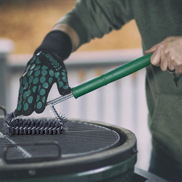 Щітка для чищення решітки Big Green Egg, з довгою ручкою